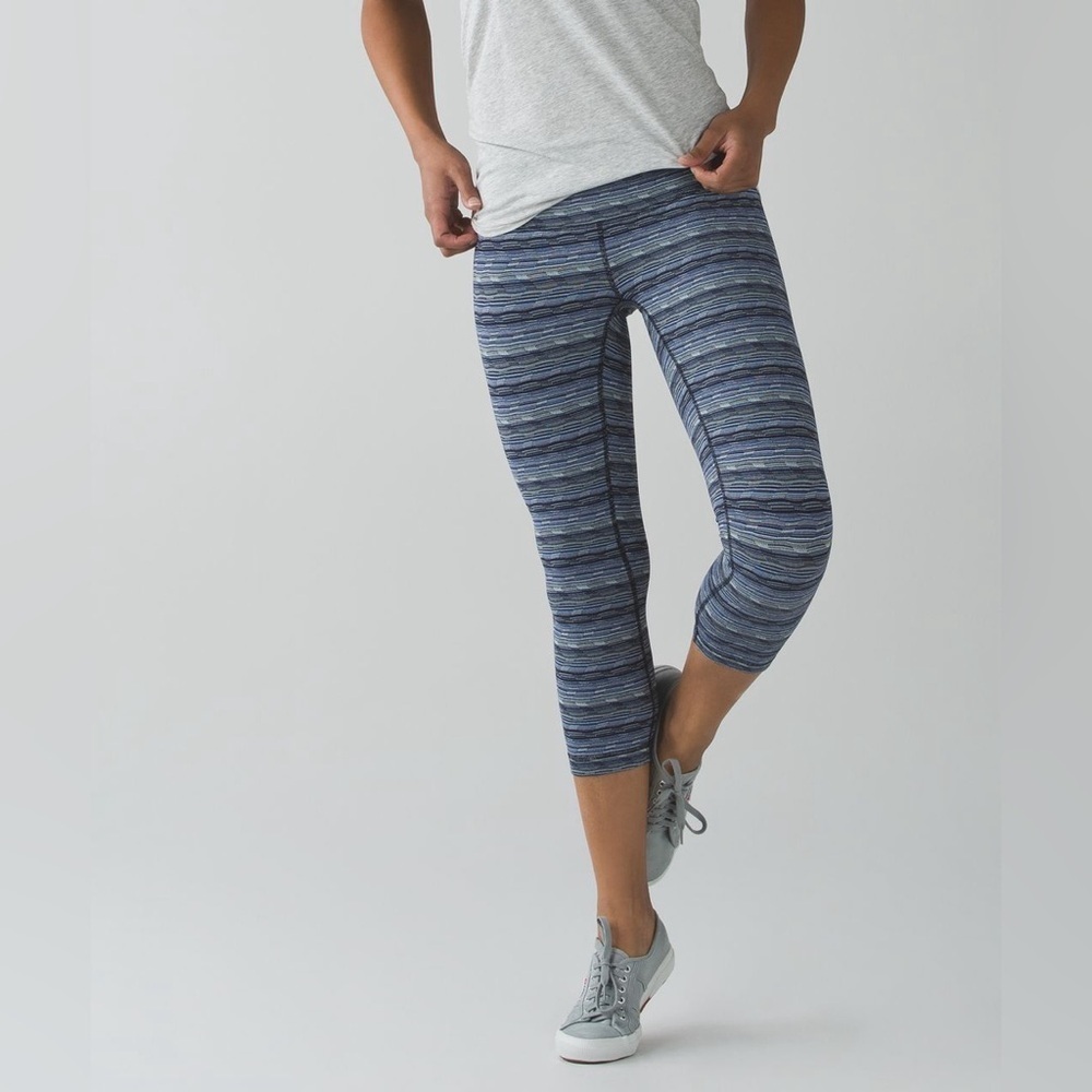 Lululemon Wunder Under Crop Leggings SpaceDye Twist Sapphire Blue Pattern Size 4
